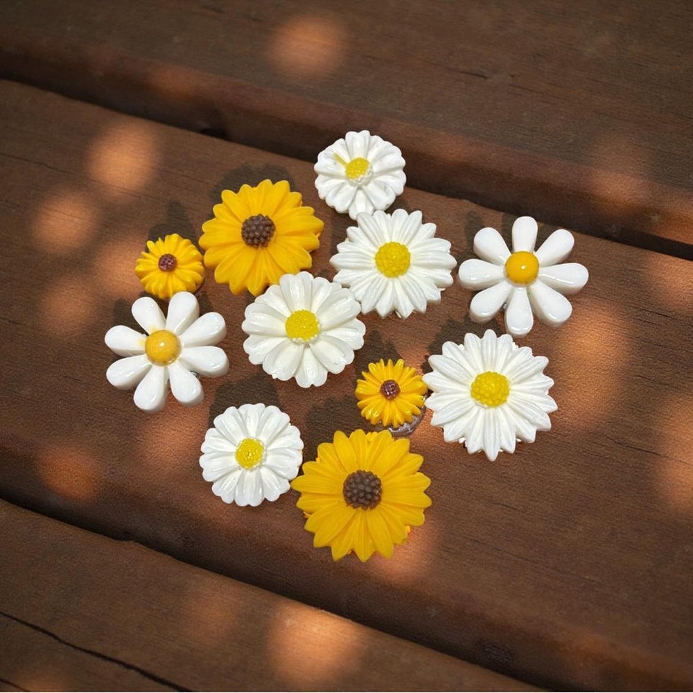 Free w/ $20 Purchase / Daisy & Sunflower Crocs Jibbits Lot#2